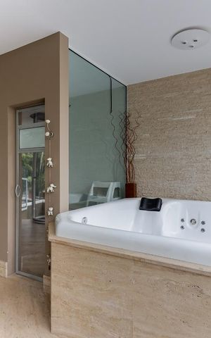 Casa de condomínio à venda com 790m², 4 quartos e 6 vagasSPA