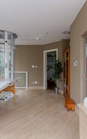 Casa de condomínio à venda com 790m², 4 quartos e 6 vagasSPA