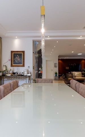 Casa de condomínio à venda com 790m², 4 quartos e 6 vagasSala
