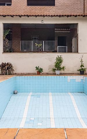 Apartamento à venda com 465m², 3 quartos e 3 vagas Apartamento à venda com 465m², 3 quartos e 3 vagasPiscina e Fachada