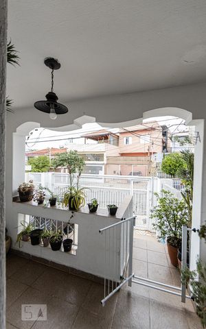 Casa à venda com 240m², 2 quartos e 2 vagas Casa à venda com 240m², 2 quartos e 2 vagasCasa 2