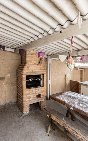 Casa à venda com 240m², 2 quartos e 2 vagas Casa à venda com 240m², 2 quartos e 2 vagasCasa 3