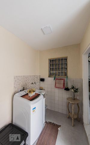 Casa à venda com 240m², 2 quartos e 2 vagas Casa à venda com 240m², 2 quartos e 2 vagasCasa 1