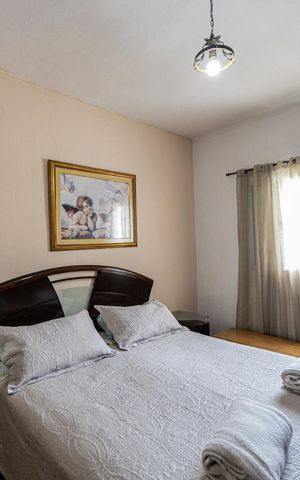 Casa à venda com 240m², 2 quartos e 2 vagas Casa à venda com 240m², 2 quartos e 2 vagasCasa 2