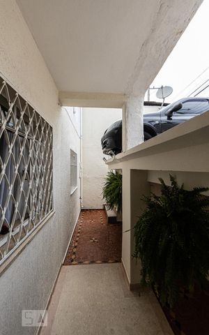 Casa à venda com 240m², 2 quartos e 2 vagas Casa à venda com 240m², 2 quartos e 2 vagasCasa 1