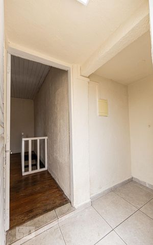 Casa à venda com 240m², 2 quartos e 2 vagas Casa à venda com 240m², 2 quartos e 2 vagasCasa 3