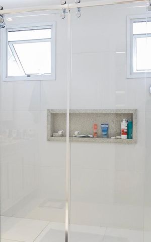 Apartamento à venda com 121m², 2 quartos e 2 vagas Apartamento à venda com 121m², 2 quartos e 2 vagasBanheiro da Suite 2