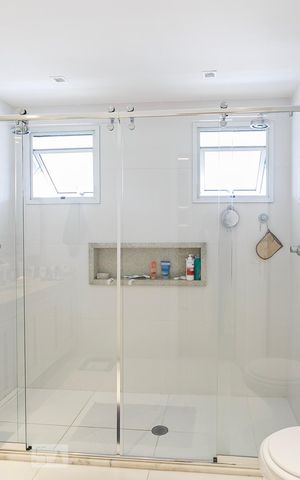 Apartamento à venda com 121m², 2 quartos e 2 vagas Apartamento à venda com 121m², 2 quartos e 2 vagasBanheiro da Suite 2
