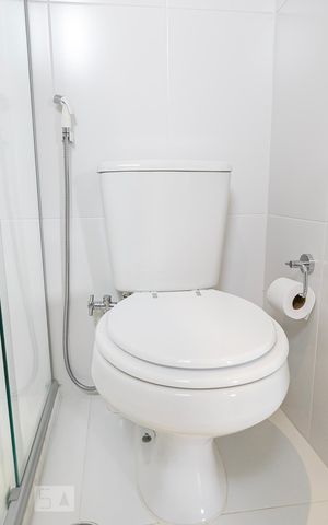 Apartamento à venda com 121m², 2 quartos e 2 vagas Apartamento à venda com 121m², 2 quartos e 2 vagasBanheiro da Suite 1