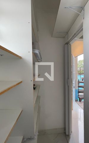 Casa à venda com 100m², 3 quartos e 4 vagas Casa à venda com 100m², 3 quartos e 4 vagasCloset