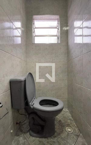 Casa à venda com 100m², 3 quartos e 4 vagas Casa à venda com 100m², 3 quartos e 4 vagasCasa 2 - Banheiro de Serviço
