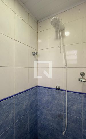 Casa à venda com 100m², 3 quartos e 4 vagas Casa à venda com 100m², 3 quartos e 4 vagasCasa 1 - Banheiro Suíte 1