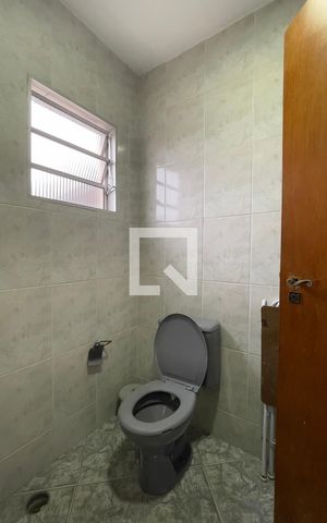 Casa à venda com 100m², 3 quartos e 4 vagas Casa à venda com 100m², 3 quartos e 4 vagasCasa 2 - Banheiro de Serviço