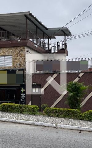 Casa à venda com 100m², 3 quartos e 4 vagas Casa à venda com 100m², 3 quartos e 4 vagasFachada