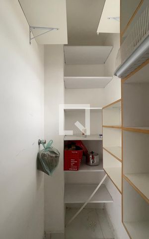 Casa à venda com 100m², 3 quartos e 4 vagas Casa à venda com 100m², 3 quartos e 4 vagasCloset
