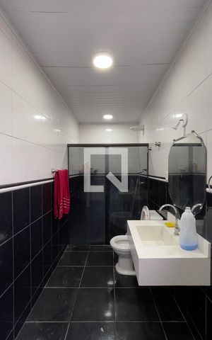 Casa à venda com 100m², 3 quartos e 4 vagas Casa à venda com 100m², 3 quartos e 4 vagasCasa 2 - Banheiro