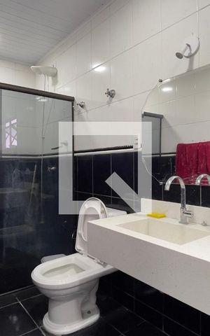Casa à venda com 100m², 3 quartos e 4 vagas Casa à venda com 100m², 3 quartos e 4 vagasCasa 2 - Banheiro