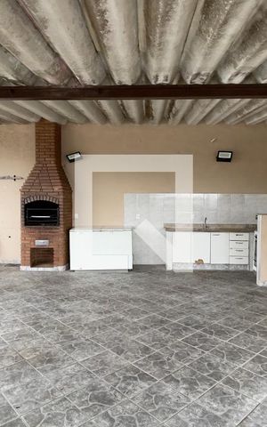 Casa à venda com 100m², 3 quartos e 4 vagas Casa à venda com 100m², 3 quartos e 4 vagasÁrea comum