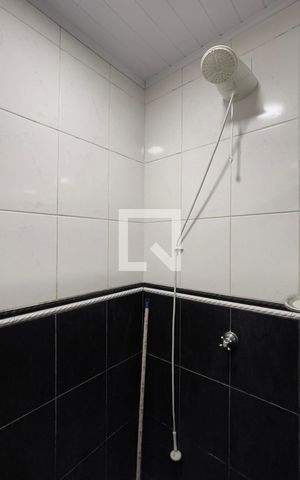 Casa à venda com 100m², 3 quartos e 4 vagas Casa à venda com 100m², 3 quartos e 4 vagasCasa 2 - Banheiro