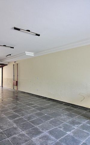 Casa à venda com 240m², 3 quartos e 6 vagasGaragem