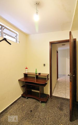 Casa à venda com 240m², 3 quartos e 6 vagasQuarto de Serviço
