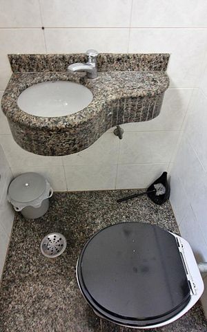 Casa à venda com 240m², 3 quartos e 6 vagasLavabo