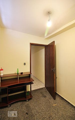 Casa à venda com 240m², 3 quartos e 6 vagasQuarto de Serviço