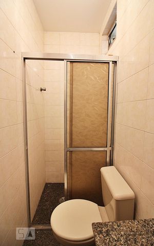 Casa à venda com 240m², 3 quartos e 6 vagasBanheiro de Serviço