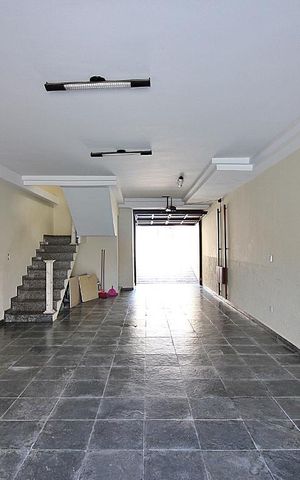 Casa à venda com 240m², 3 quartos e 6 vagasGaragem
