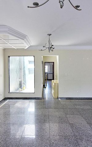 Casa à venda com 240m², 3 quartos e 6 vagasSala
