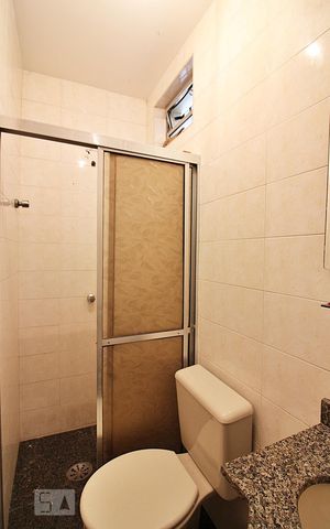 Casa à venda com 240m², 3 quartos e 6 vagasBanheiro de Serviço