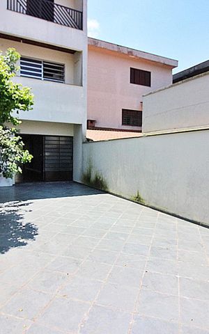 Casa à venda com 240m², 3 quartos e 6 vagasQuintal