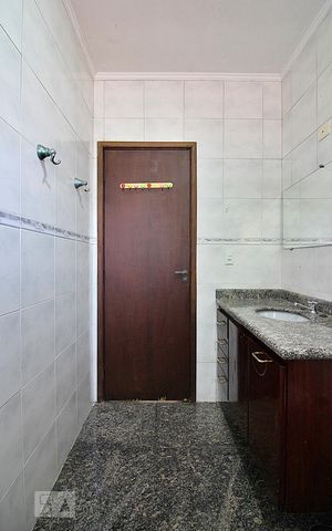 Casa à venda com 240m², 3 quartos e 6 vagasBanheiro Social