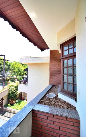 Casa à venda com 240m², 3 quartos e 6 vagasVaranda do Quarto 1 - Suíte