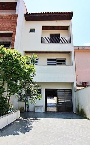 Casa à venda com 240m², 3 quartos e 6 vagasQuintal