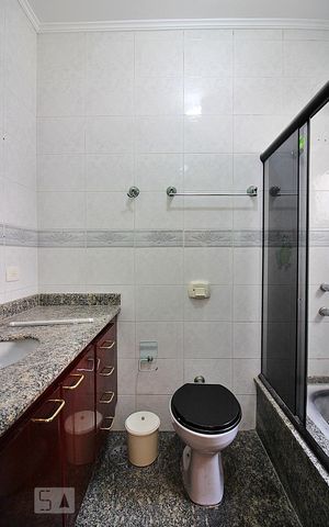 Casa à venda com 240m², 3 quartos e 6 vagasBanheiro da Suíte