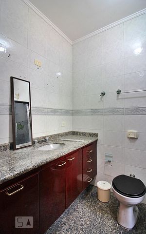Casa à venda com 240m², 3 quartos e 6 vagasBanheiro da Suíte