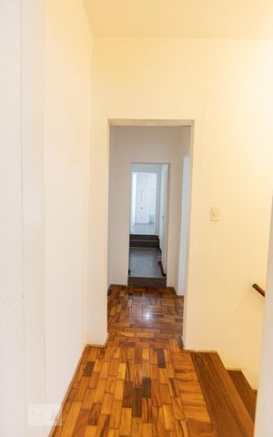 Casa à venda com 150m², 4 quartos e sem vaga Casa à venda com 150m², 4 quartos e sem vagaCorredor