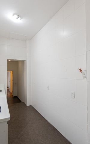 Casa à venda com 150m², 4 quartos e sem vaga Casa à venda com 150m², 4 quartos e sem vagaCozinha e Serviço