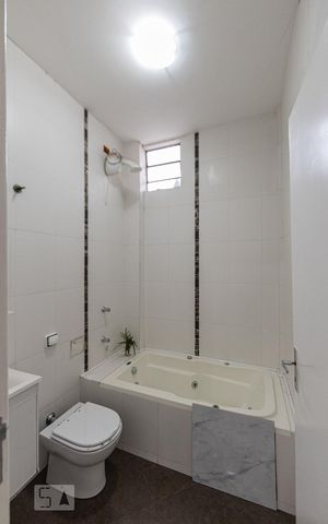 Casa à venda com 150m², 4 quartos e sem vaga Casa à venda com 150m², 4 quartos e sem vagaBanheiro Social