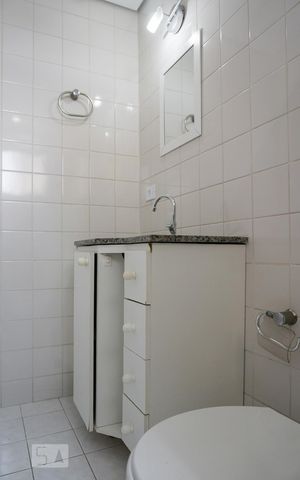 Apartamento para alugar com 58m², 2 quartos e 1 vaga Apartamento para alugar com 58m², 2 quartos e 1 vagaBanheiro