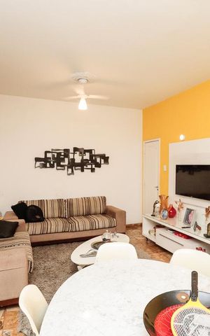 Casa à venda com 240m², 4 quartos e 5 vagas Casa à venda com 240m², 4 quartos e 5 vagasSala