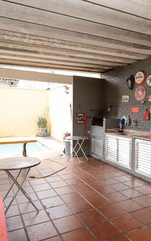 Casa à venda com 240m², 4 quartos e 5 vagas Casa à venda com 240m², 4 quartos e 5 vagasChurrasqueira