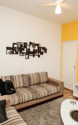 Casa à venda com 240m², 4 quartos e 5 vagas Casa à venda com 240m², 4 quartos e 5 vagasSala