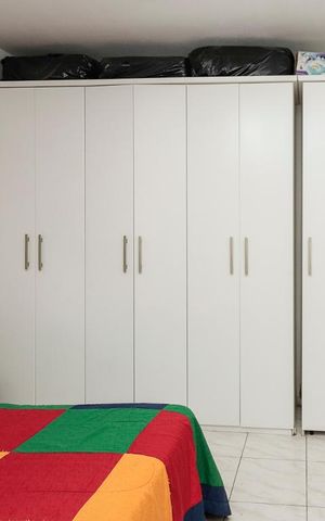 Casa à venda com 240m², 4 quartos e 5 vagas Casa à venda com 240m², 4 quartos e 5 vagasQuarto 1