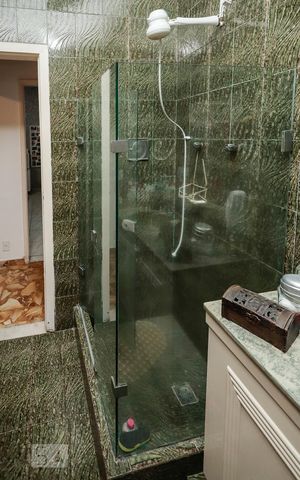 Casa à venda com 240m², 4 quartos e 5 vagas Casa à venda com 240m², 4 quartos e 5 vagasBanheiro