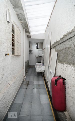 Casa à venda com 240m², 4 quartos e 5 vagas Casa à venda com 240m², 4 quartos e 5 vagasÁrea de Serviço