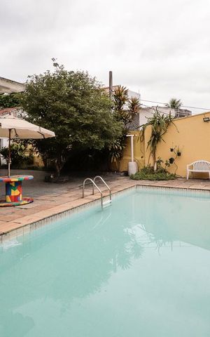 Casa à venda com 240m², 4 quartos e 5 vagas Casa à venda com 240m², 4 quartos e 5 vagasPiscina