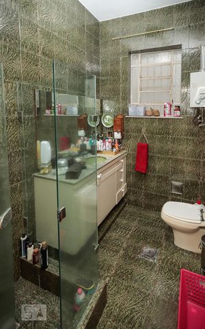 Casa à venda com 240m², 4 quartos e 5 vagas Casa à venda com 240m², 4 quartos e 5 vagasBanheiro