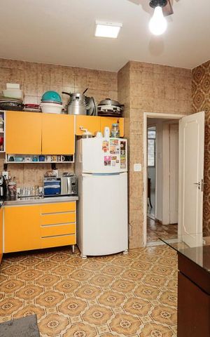 Casa à venda com 240m², 4 quartos e 5 vagas Casa à venda com 240m², 4 quartos e 5 vagasCozinha